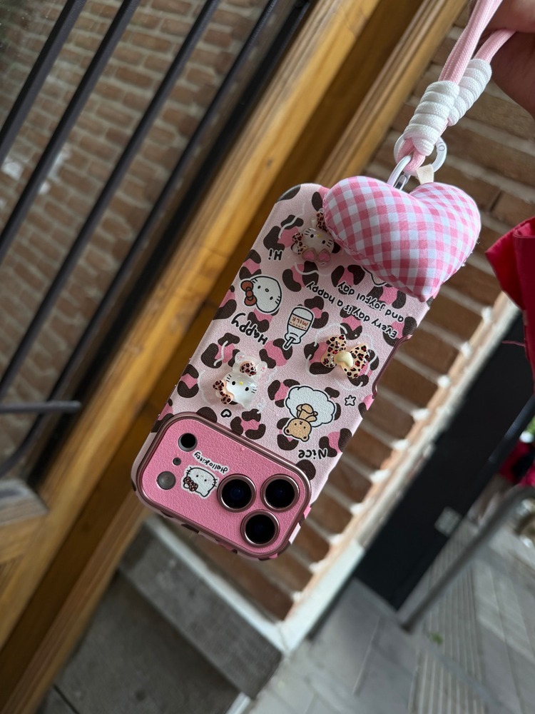 قاب گوشی آیفون pink kitty leopard همراه آویز